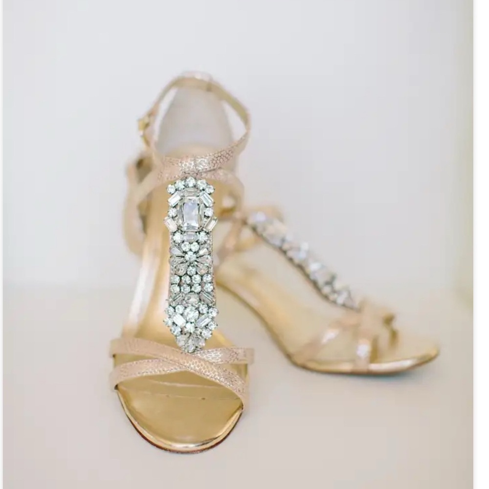 Antonio Melani crystal-embellished shoes Elegant Gold Strappy Women's Heels 8.5